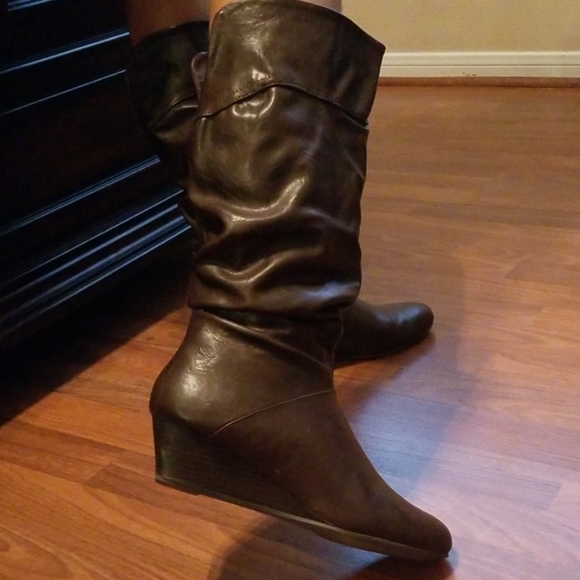 Boots - Picture 2 of 5